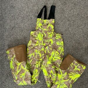 North Face Snow Bib Snow Jumper (Large Youth or Small Adult)